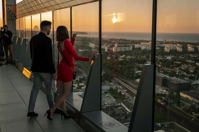 Gdańsk: Olivia Star Sky-High Views, Dinner, and Cocktails - What the Olivia Star evening is really like