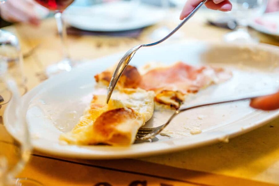 Genoa Gourmet Delights: Full Culinary Experience with Drinks - Group size, guides, and the social side