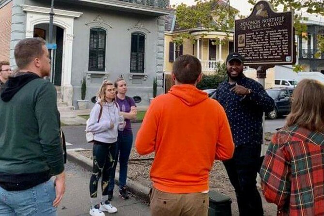 Ghost Tour and Haunted Pub Crawl Party with Free Shot - A $19 introduction to haunted New Orleans