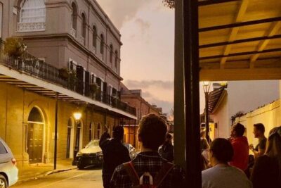 Ghost Tour and Haunted Pub Crawl Party with Free Shot