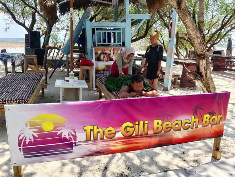 Gili Trawangan: Beach Massage with Sunset and Cocktail - Who will enjoy this most