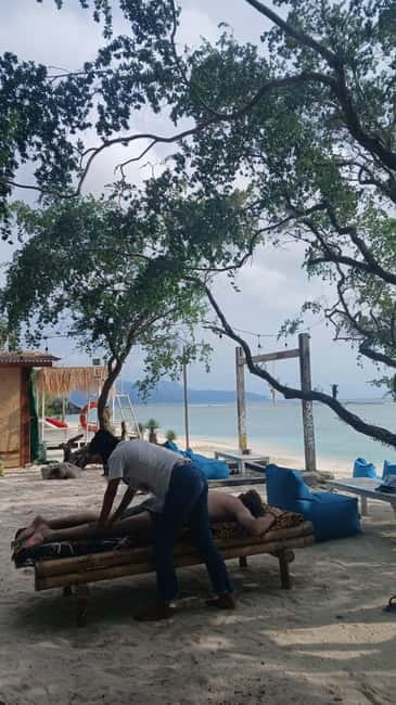 Gili Trawangan: Beach Massage with Sunset and Cocktail - Should you book the Gili Trawangan beach massage?