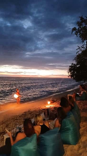 Gili Trawangan: Experience The Gili Fireshow with Cocktail - What happens during the 30 to 45 minute performance