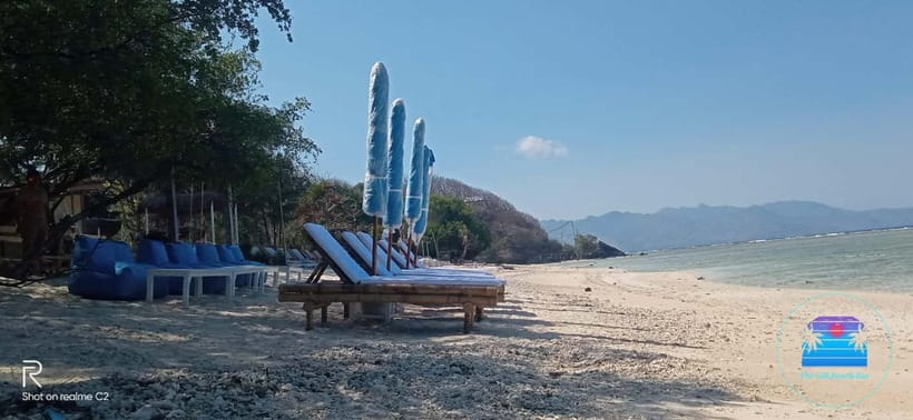 Gili Trawangan: The Beach Bar - Sunbed with Cocktail & Chill - A Simple Beach Day on Gili Trawangan’s Sunset Side