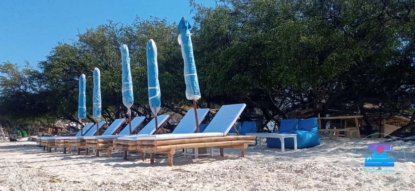 Gili Trawangan: The Beach Bar - Sunbed with Cocktail & Chill - What Your $13 Includes