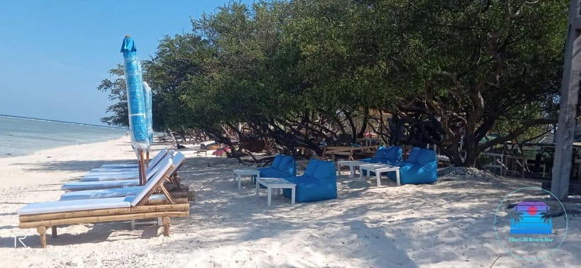 Gili Trawangan: The Beach Bar - Sunbed with Cocktail & Chill - Snorkeling From the Beach