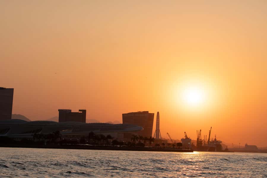 Glória: Sunset Speedboat Cruise with Drinks and Snacks - Museum of Tomorrow and Ilha Fiscal from the bay