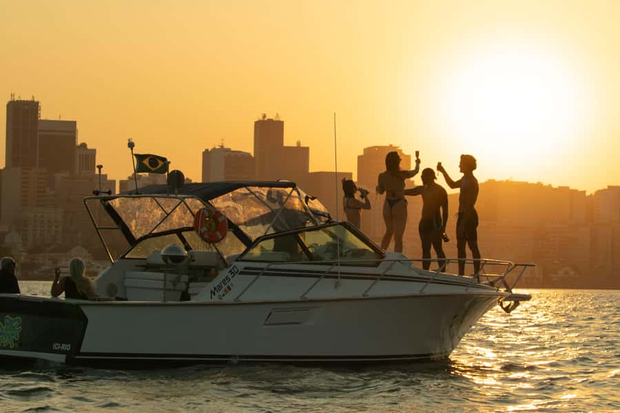 Glória: Sunset Speedboat Cruise with Drinks and Snacks - What the $63 price really covers