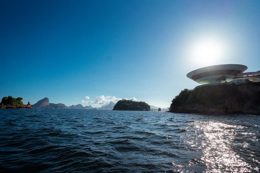 Glória: Sunset Speedboat Cruise with Drinks and Snacks - Guides, group size, and the feel on board