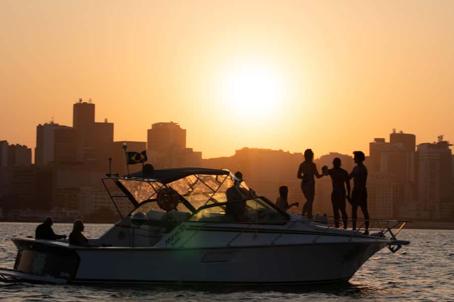 Glória: Sunset Speedboat Cruise with Drinks and Snacks - What to bring and who should skip it