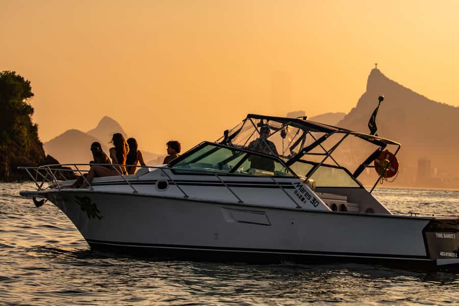 Glória: Sunset Speedboat Cruise with Drinks and Snacks - Marina da Glória: arrive early and expect a marina start