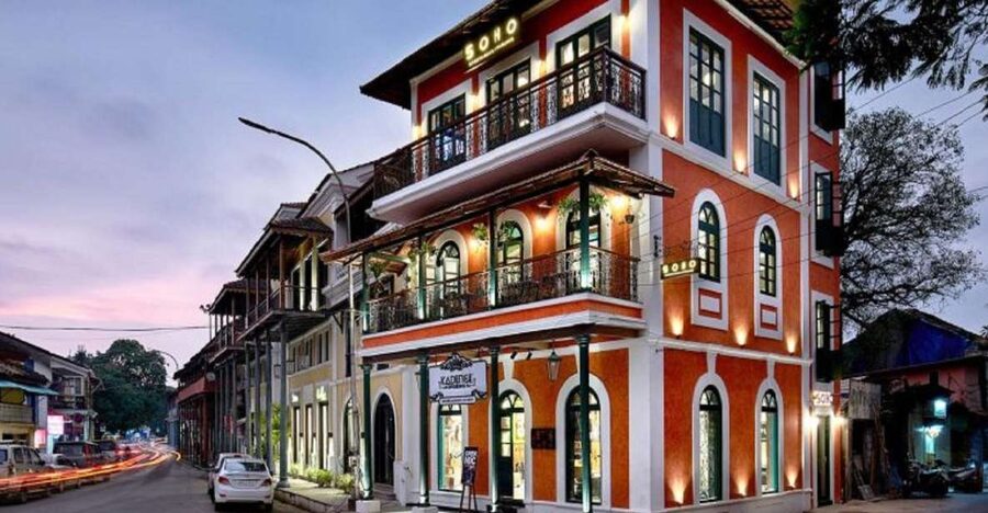 Goa: Pub Crawl - First Stop: Homemade Draft Beer by the River