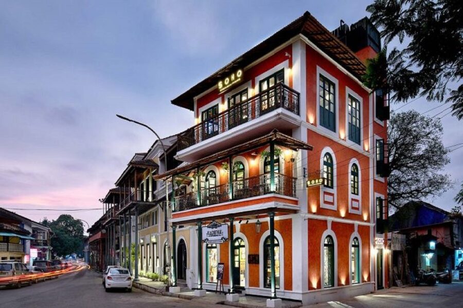 Goa: Pub Crawl - Third Stop: Wine and Goan Food in a 19th-Century Building