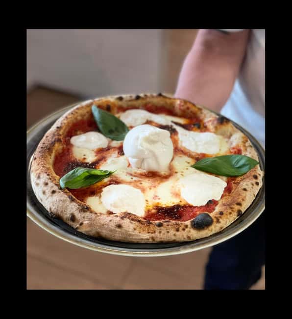 Gourmet Pizza Experience with Drinks and Dessert in Lecce - Local wine and unlimited drinks change the value