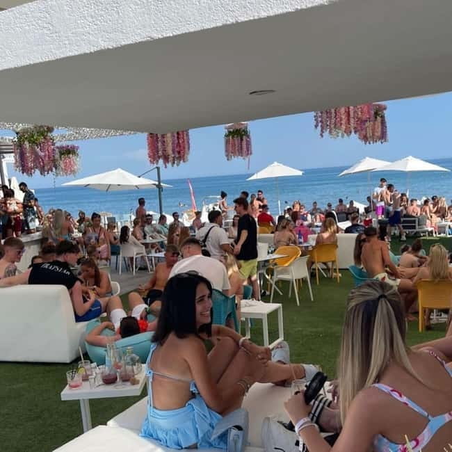 Greece: RnB Bottomless Brunch - Key points to know before booking