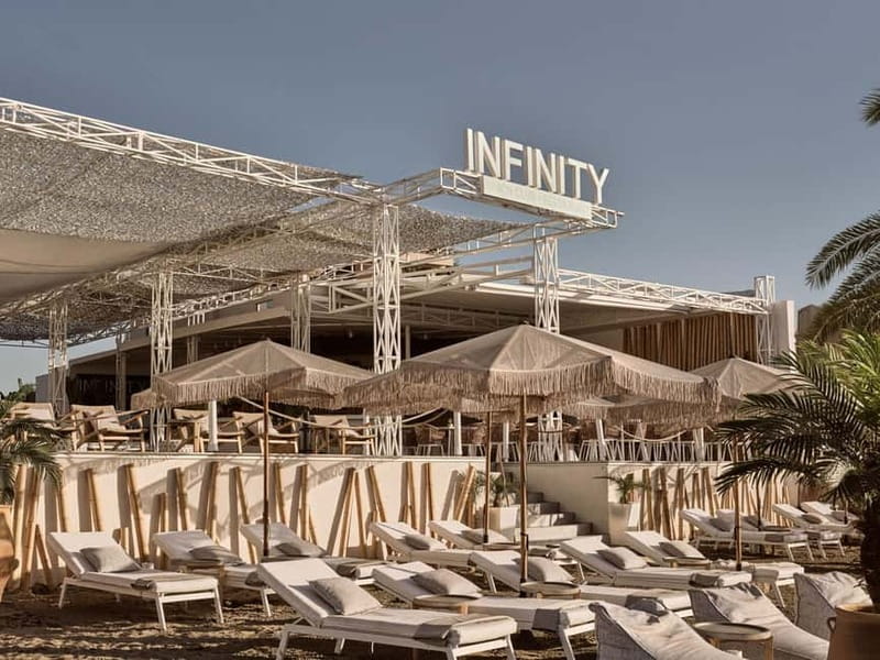 Greece: RnB Bottomless Brunch - A beach club brunch with a party-hour feel
