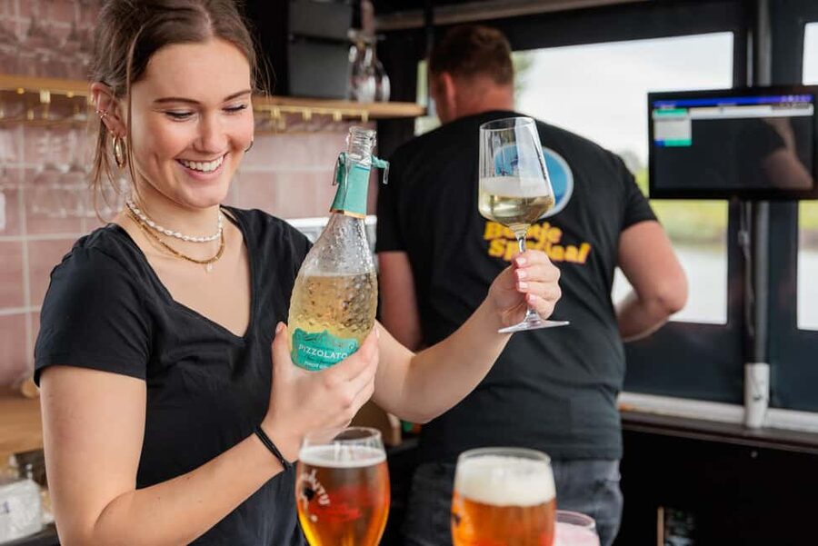 Groningen: Booze Cruise with Unlimited Drinks - Music, lighting, and the social setup