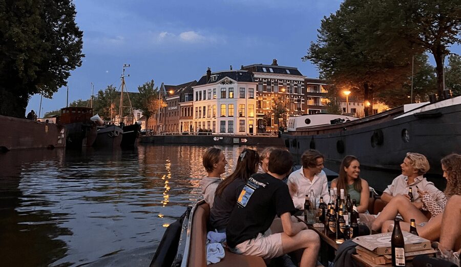 Groningen: City canal cruise (with unlimited drinks) - Planning your time around the boat