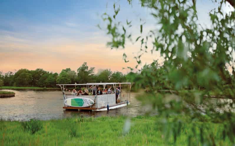 Groningen: Private Highlights BBQ with Drinks on the Lake - A floating terrace instead of a standard boat ride