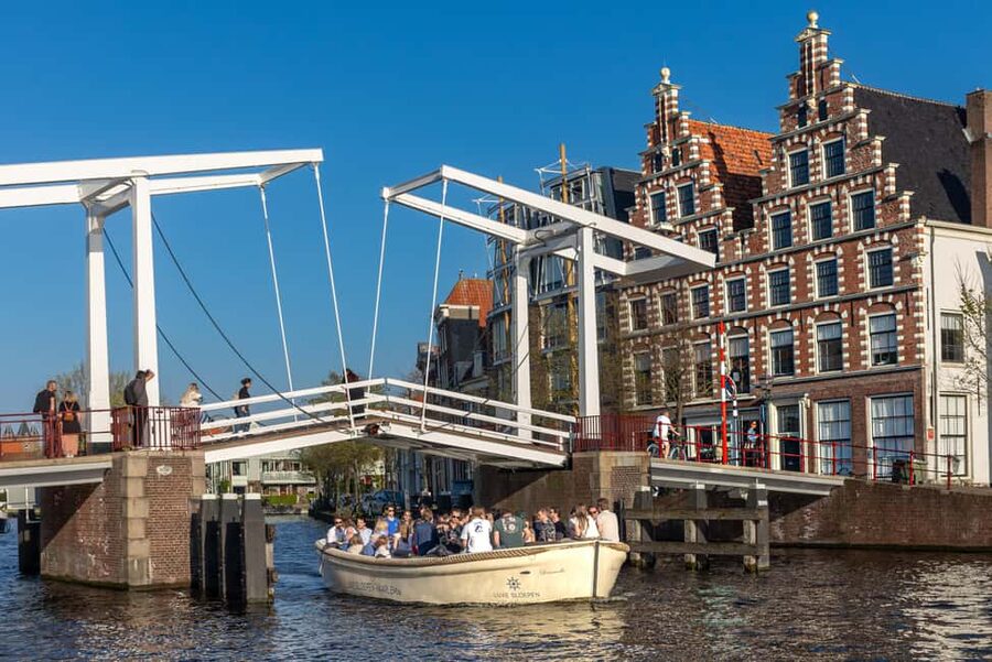 Haarlem: Unlimited Drinks City Cruise - The First Five Minutes Beside the Windmill