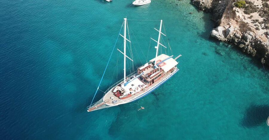 Half-Day Athens Cruise: Swim Stop,Lunch, and Drinks Included - Morning Coffee, Pastries, and a Gentle Start