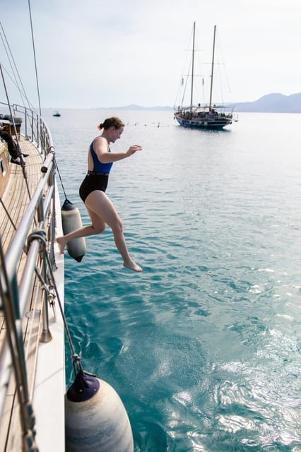 Half-Day Athens Cruise: Swim Stop,Lunch, and Drinks Included - Greek Lunch Served While You Are at Sea