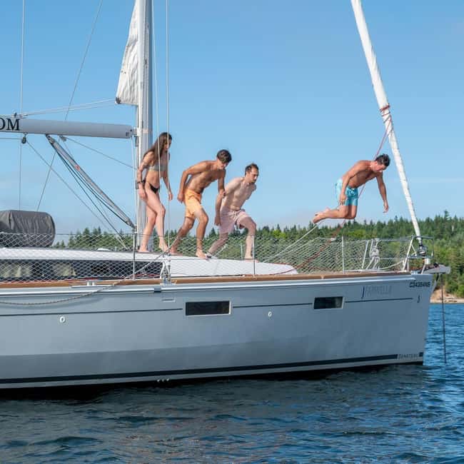 Halifax: Summer Breeze Sailing Tour with Cocktail - Two hours built for unhurried sailing