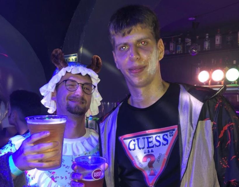 Halloween Haunts: Lisbon Pub Crawl Experience - VIP entry to a Lisbon nightclub