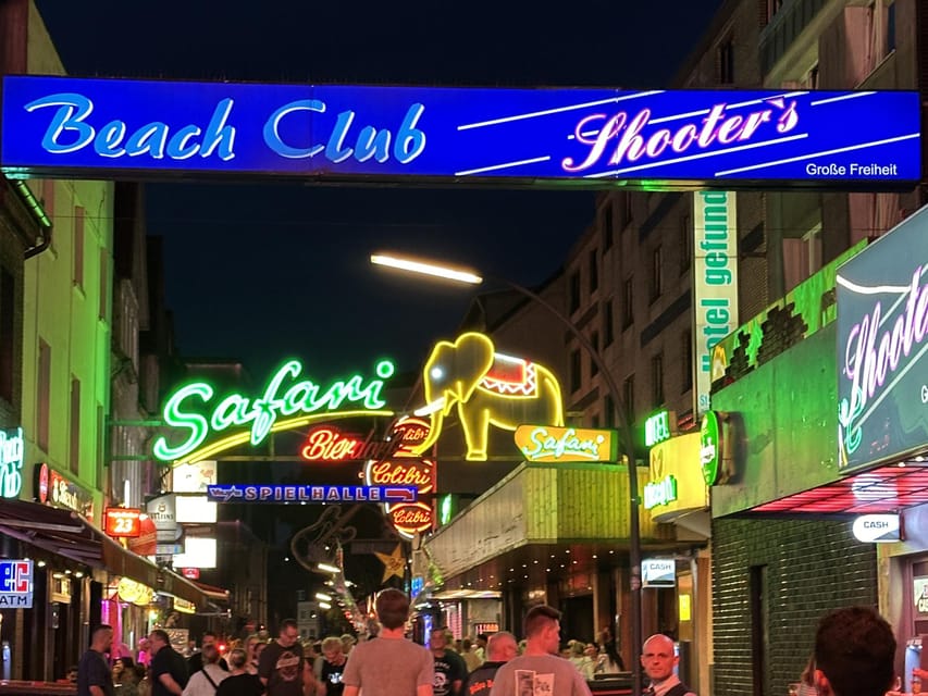 Hamburg: Reeperbahn pub crawl with insider-guide & shots - Starting at Beatles-Platz in Hamburg