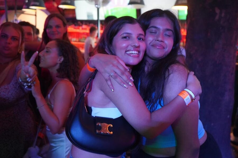 Hamburg: Reeperbahn Pub Crawl with Shots and Games - The final dance venue and the late-night mood