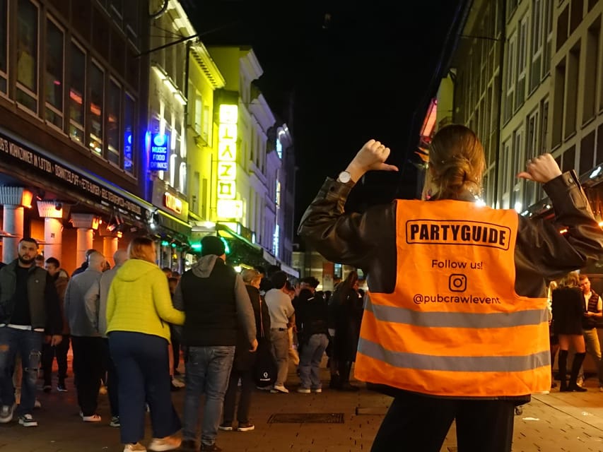 Hannover: Private pub crawl with insider-guide & free shots - Languages, timing, and booking flexibility