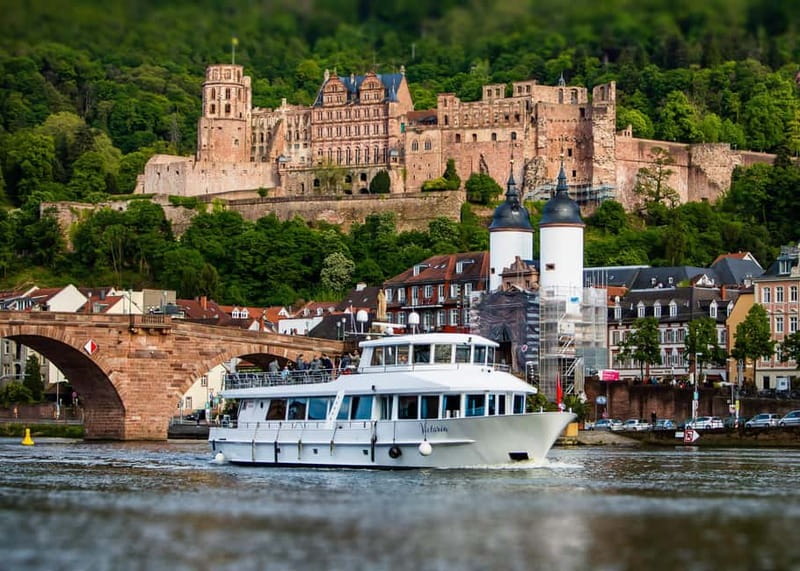 Heidelberg: Neckar River Sightseeing Boat Tour with Drink - Passing beneath the Old Bridge