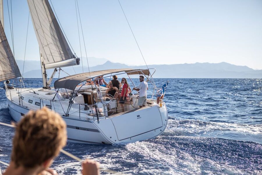 Heraklion: Sailboat Cruise to Dia Island with Drinks & Lunch - What happens during the 1.5 hours at Dia