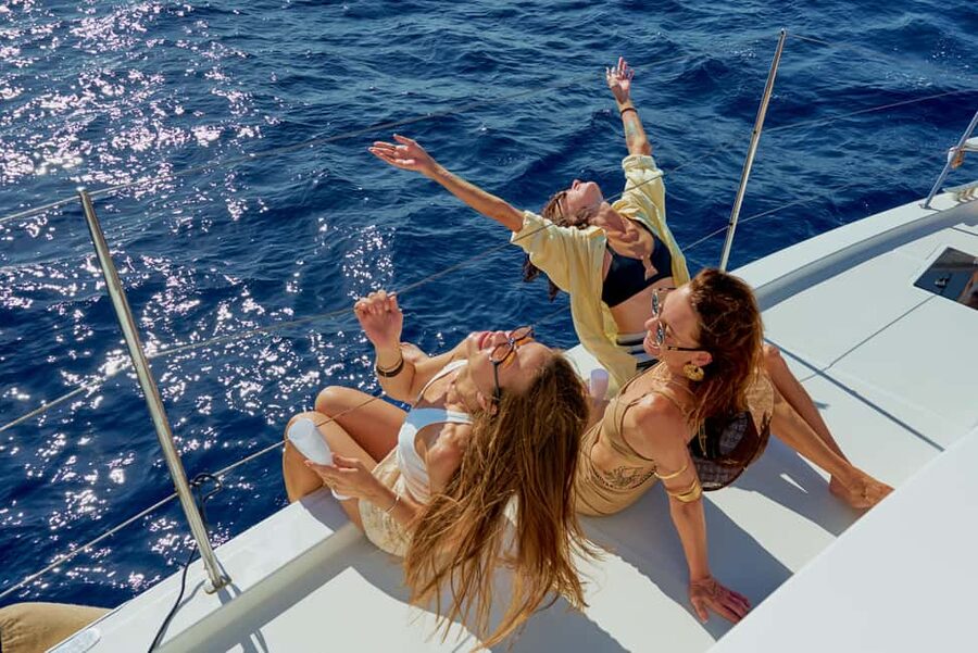 Heraklion: Sunset Luxury Cruise with Sushi and Open Bar - The sunset return to Heraklion