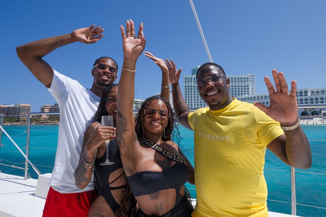 Hip hop party boat, adults only - Meeting at Hotel Imperial Las Perlas at noon