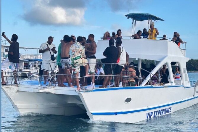 Hip-Hop Party Boat with Dj Live Adults Only and Unlimited Drinks - Boarding and the opening cruise