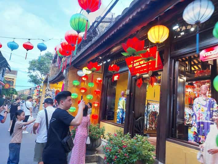 Hoi An Ancient Town Entrance Ticket with Drink - The traditional performance at three set times