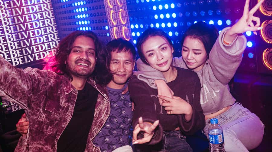 Hong Kong: 3-Hour Lan Kwai Fong Pub Crawl - Starting at Dead& in Lan Kwai Fong