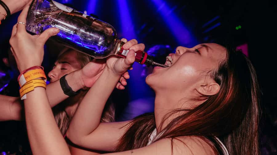 Hong Kong: 3-Hour Lan Kwai Fong Pub Crawl - Three bars, three different chances to settle in