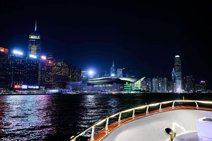 Hong Kong: Victoria Harbour Evening Cruise with Drinks - Cruising Victoria Harbour for 40 minutes