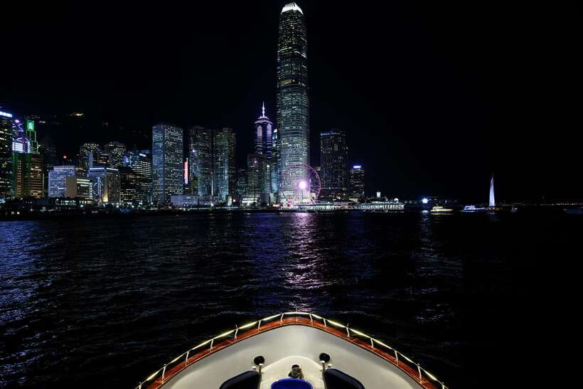 Hong Kong: Victoria Harbour Evening Cruise with Drinks - Drinks, snacks, and the social side