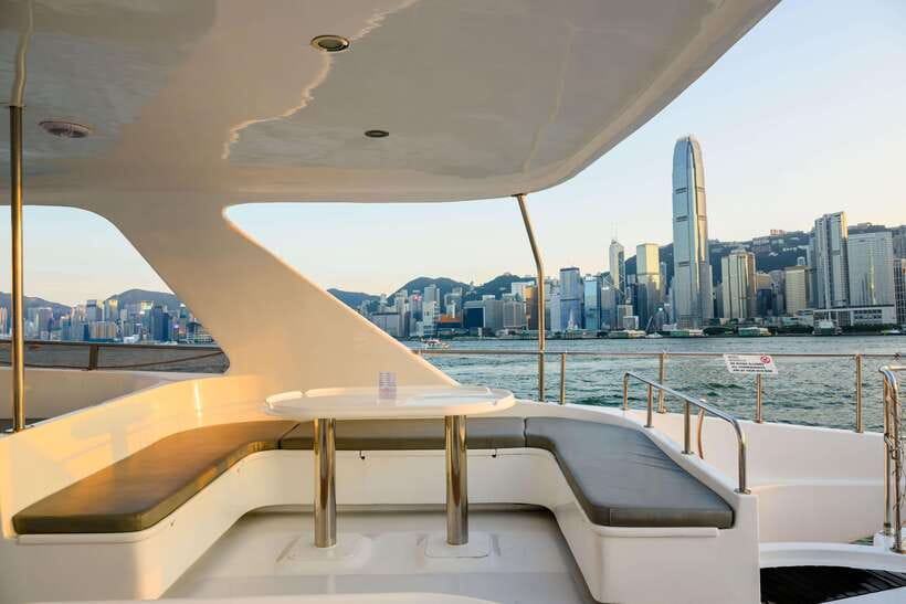 Hong Kong: Victoria Harbour Evening Cruise with Drinks - Photo tips for a night on the water
