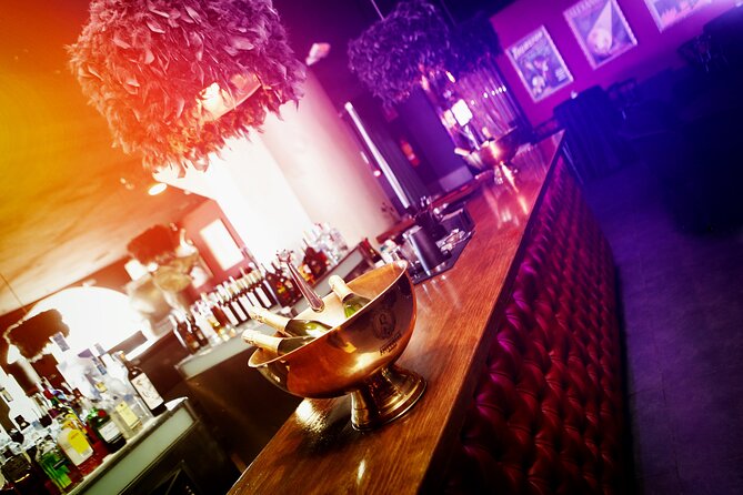 House of Illusion Magic Show with Drinks - Dinner choices at the 18:30 and 20:30 shows