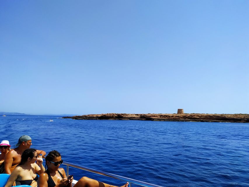Ibiza: Crystal Waters Formentera, Open Bar and Buffet Lunch - La Savina gives you a short taste of land