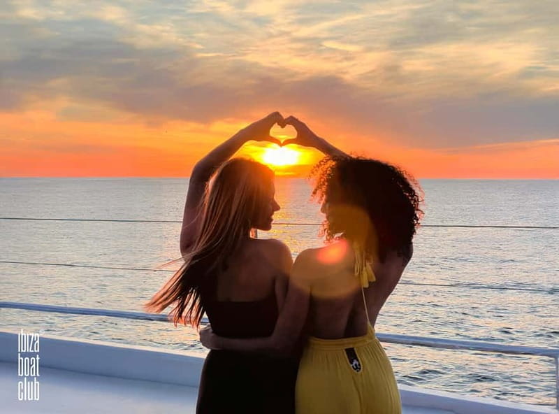 Ibiza: Formentera Sunset Boat Part with Drinks and Food - Key points to know before you book