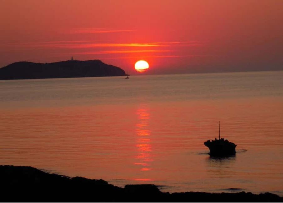 Ibiza: Sunset Private Sailboat with Tapas & Premim Open Bar - Cala Comte brings another hour of water time