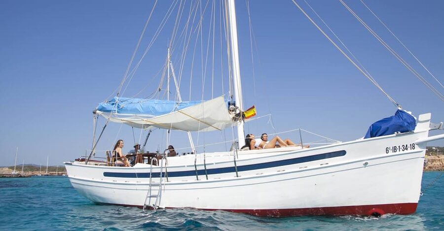 Ibiza: Sunset Private Sailboat with Tapas & Premim Open Bar - Practical details that make the evening easier