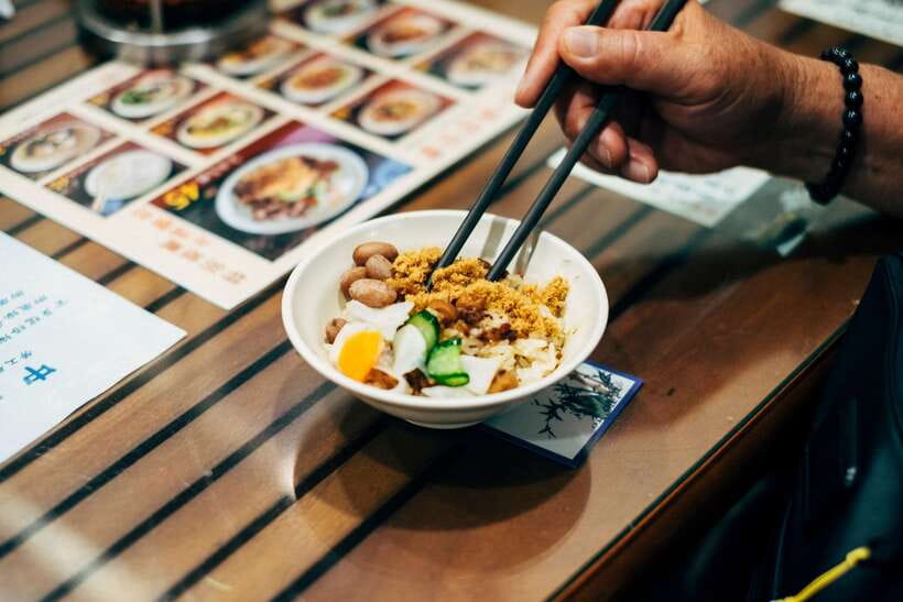Iconic Food Tour: Local Street Food, Drinks & Sites - Practical details before you reserve