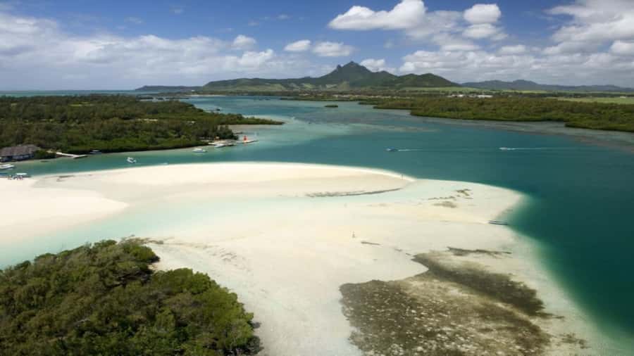 Ile Aux Cerfs Catamaran Trip w/ Lunch, Drinks & Transfer - Weather, cancellations, and the main drawbacks
