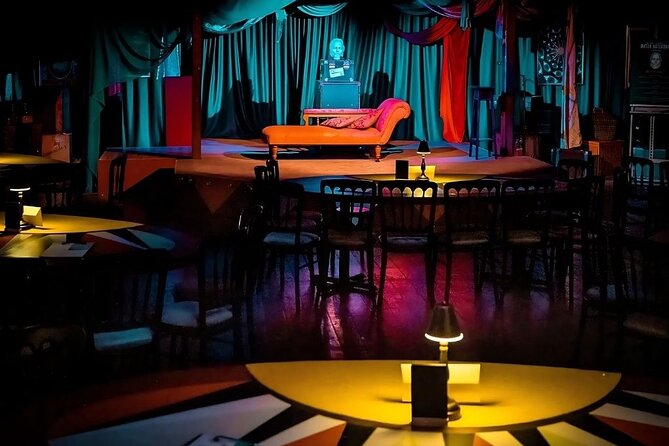 Immersive Magic Experience with Craft Cocktails in London - Close-up magic at The Magicians Table